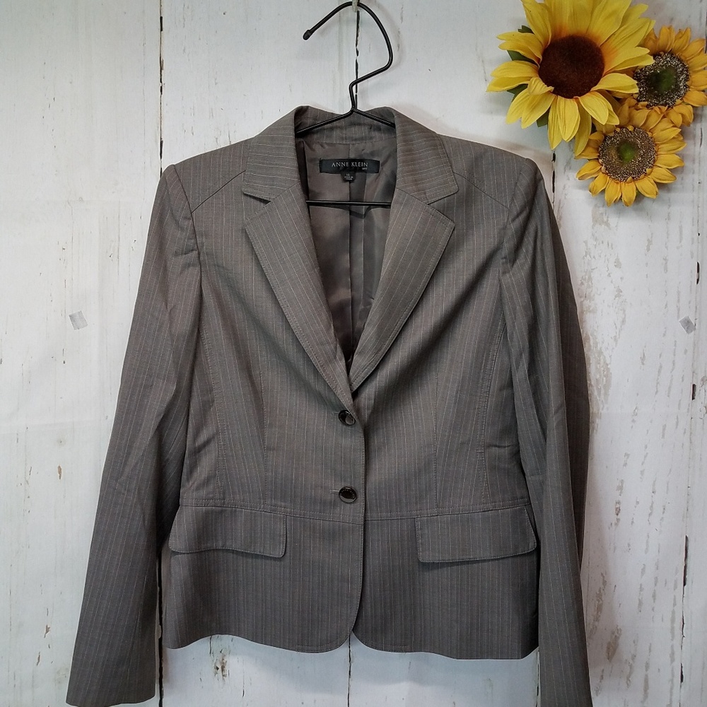 Anne Klein suit jacket sz. 10 tan/gray